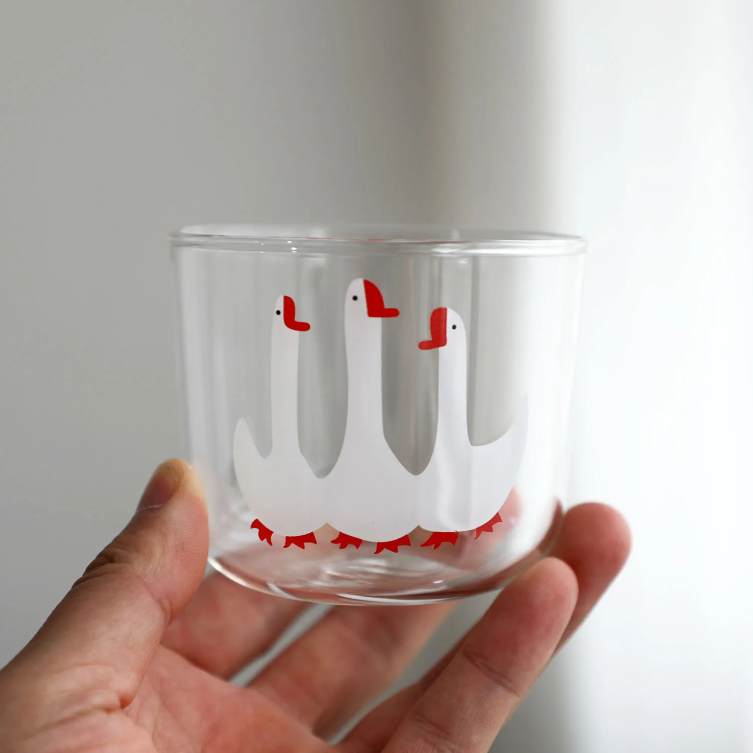 მინის ყავის ჭიქა გედის  პრინტით - Image 6