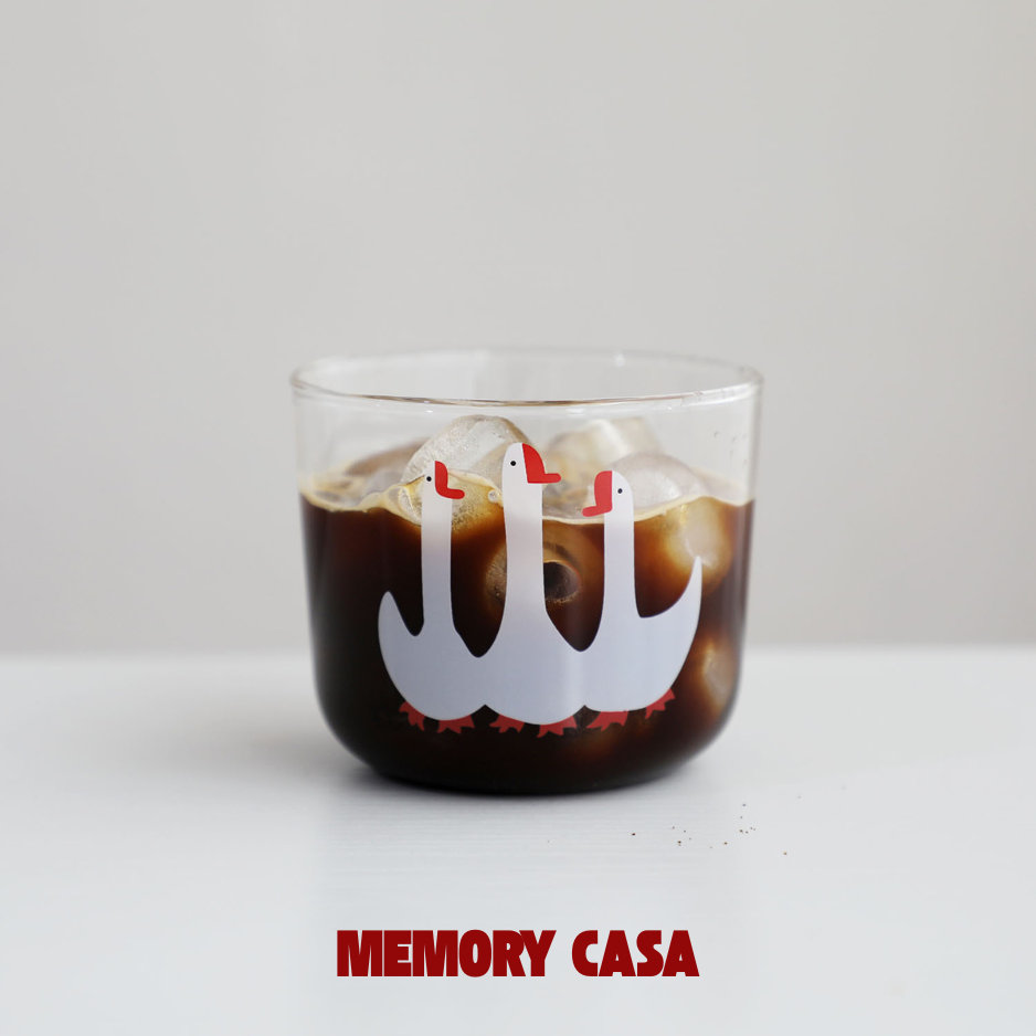 მინის ყავის ჭიქა გედის  პრინტით - Image 2