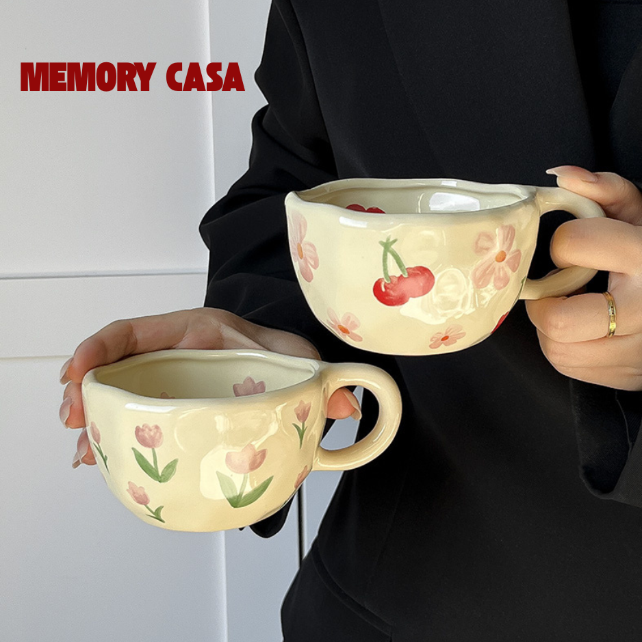 ყვითელი კერამიკული ჭიქა, ხელით მოხატული ყვავილოვანი დიზაინით. - Image 2